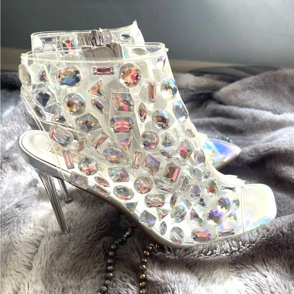 Elegant Silver and Rhinestone Stiletto Heels - Picture 2 of 9